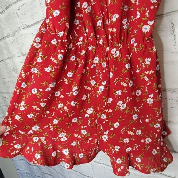 Everly Sleeveless floral red romper medium - Picture 4 of 10